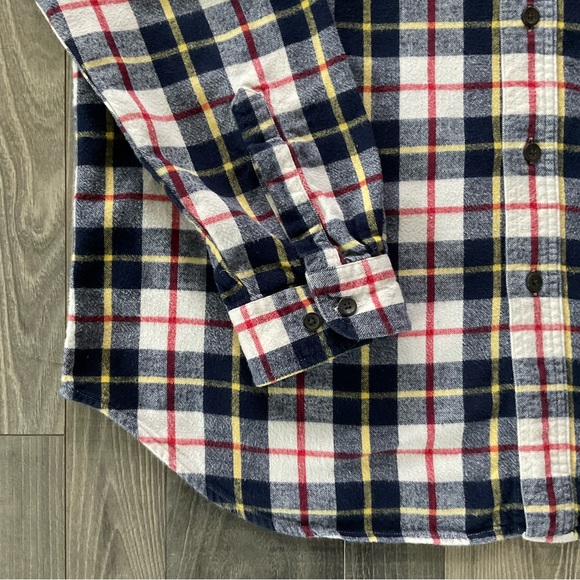 LL Bean Scotch Plaid Flannel Shirt
# 228061
Blue White Red Plaid
Men’s Large - Picture 2 of 6